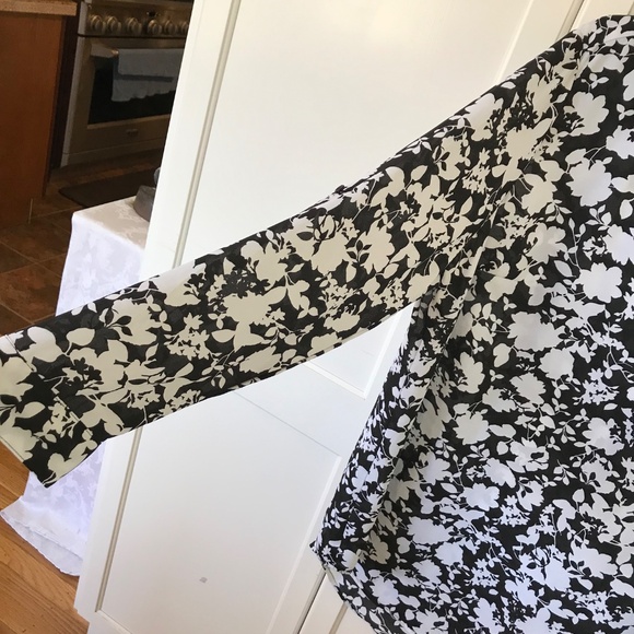 AVA & VIV Floral Tunic Blouse Split V Neck Roll Tab Sleeve Women’s Plus Size 2X - Picture 4 of 16